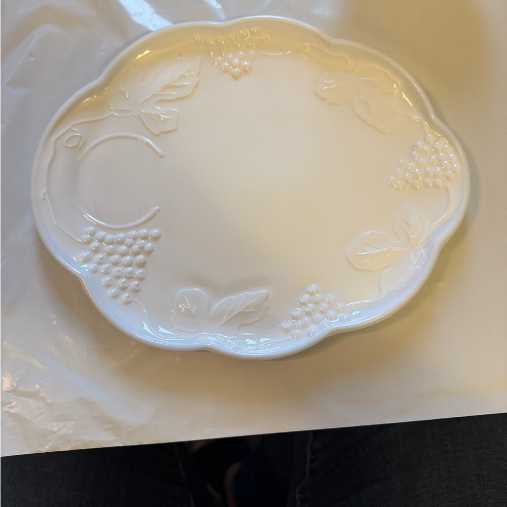 vintage Colony Harvest Grape milk glass snack set - Picture 7 of 8